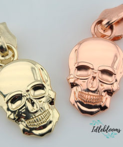 Alternative view of Skull #5 Zipper Pull