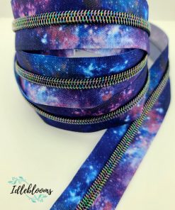 Galaxy zipper with iridescent rainbow coil