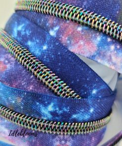 Alternative view of Galaxy zipper with iridescent rainbow coil